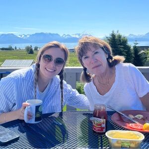 Meet your Posher, Chloe